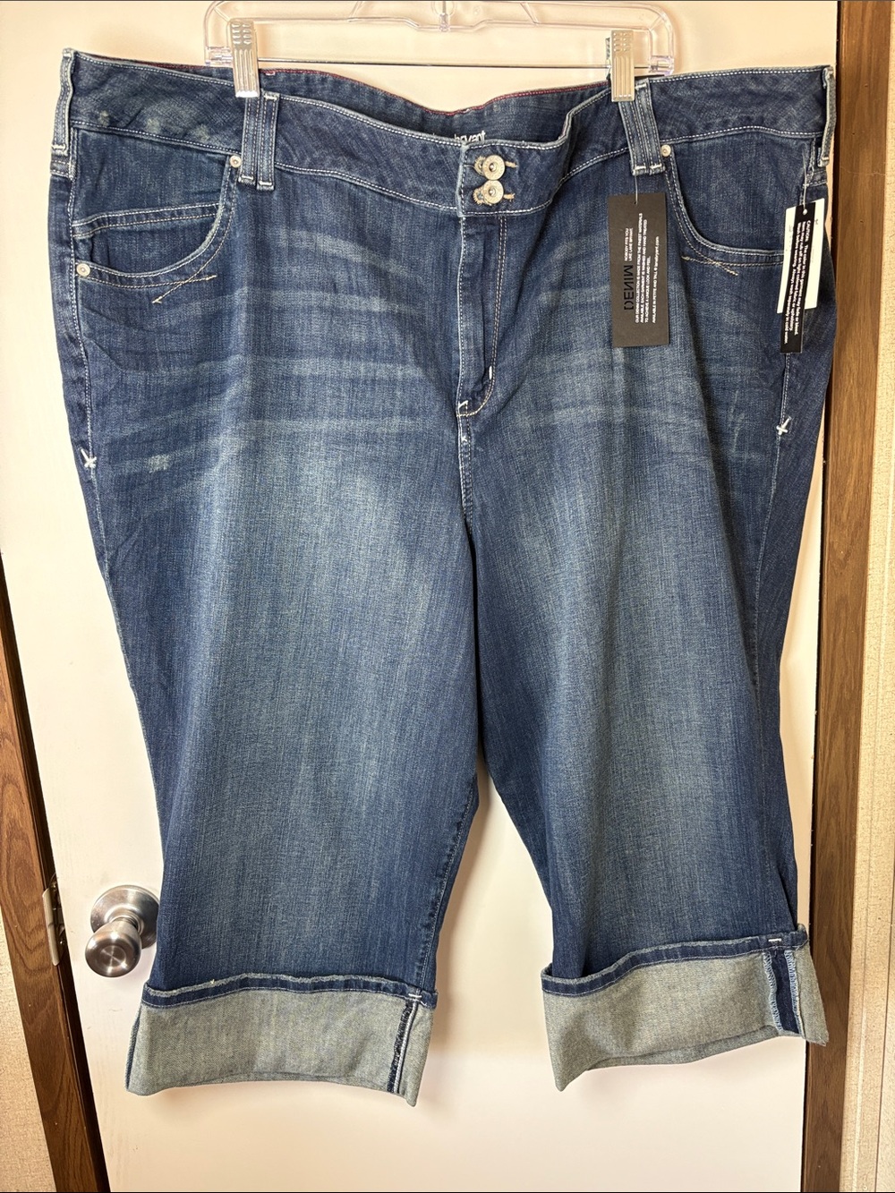 Lane Bryant Totally Cropped Denim Cuffed Capri Jeans NWT Sz 28 Stretch Comfort